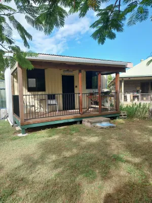 Image of Bundaberg PETS A\/C Small Rustic Cabin 1 bed kitchenette fridge bathroom BBQ deck