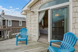 Image of Find Sea-Renity in Central Chic's Beach Location - Ocean views await!