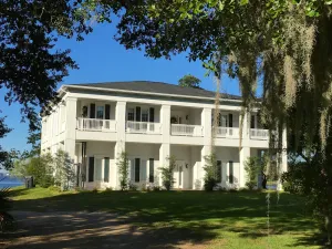 Image of Back Bay Biloxi Waterfront -Fish, Watch Nature, Golf-Minutes to Casinos-Elevator