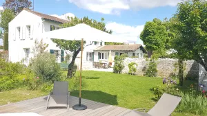 Image of 8 pers \/ House and charming garden -calme garanti- with swimming pool in town