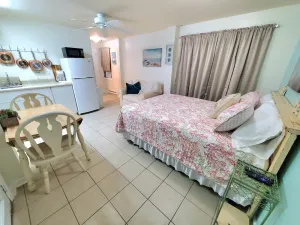 Image of Clean Cozy Efficiency Beach Apt