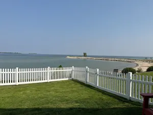 Image of E&K Harbor Inn 1 bedroom Suite on lake Michigan in downtown Baileys Harbor