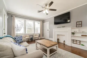 Image of Charming 2 King Bed Apt. ONLY 10 Mins to DT!