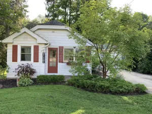 Image of The Sunshine Cottage of Chagrin Falls: Monthly Rental +