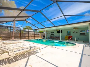 Image of Beautiful Remodeled 4 bed \/ 2 bath house w\/ Pool