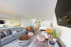 Image of Fourth floor, cozy oceanfront condo w/ pool access, ocean view