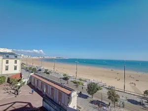 Image of Appartement T2 face plage - Les Sables-d'Olonne - FR-1-331-22