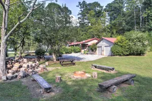Image of Vintage House w\/ Fire Pit < 6 Mi To Kentucky Lake!