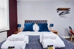 Image of Modern Apt:Close 2 EMA, gym\/pool access fast Wi-Fi