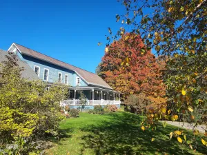 Image of Hawks Mountain Farm, full apartment on a working farm.