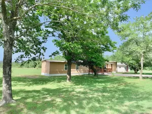 Image of Gene's Retreat, charming lakeside 3 bed 2 bath peaceful home near Ft Gibson Lake
