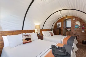 Image of Annie Oakley Wagon w\/ Hot Tub, 2QB and Outdoor Kitchen #37