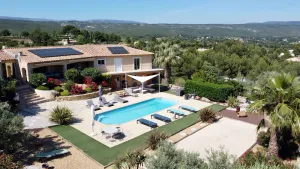 Image of Villa with high-end services, close to the sea, heated pool
