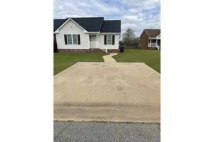Image of Beautiful Private 3 Bedroom Home