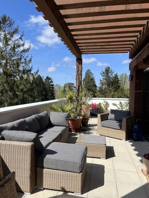 Image of Quiet terrace apartment in a green setting.