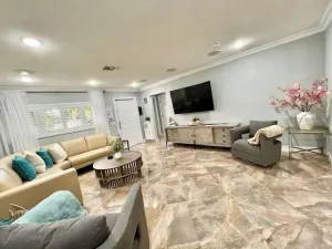 Image of Lux Coastal Oasis in Hollywood-near beach