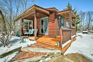 Image of Fort Atkinson Cottage on Lake Koshkonong w\/ Deck!