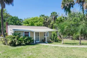 Image of Cove · Central 3\/2 Cottage · Minutes to Airport and Beach