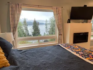 Image of Modern Stay With an Alaskan Ocean View