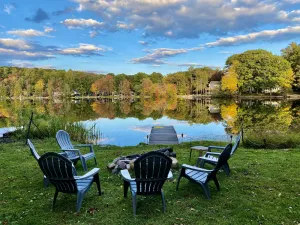 Image of Magical Waterfront Cottage! Pet friendly!