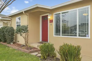 Image of Robert St Cottage, near Lodi Lake