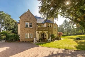 Image of Superb 5 bedroom Mansion 20mins from City Centre..