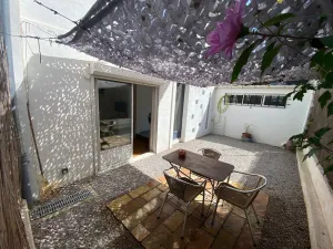 Image of Large 38m2 studio + 25m2 courtyard including Netflix