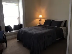 Image of Cozy Downtown Apartment - Steps to UK and Downtown!