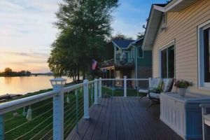 Image of Riverfront Cabin:Wrap Around Deck & 3 Season Room