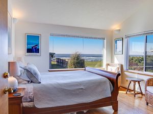 Image of Oceanside Beach Cottage - Ocean view Yachats