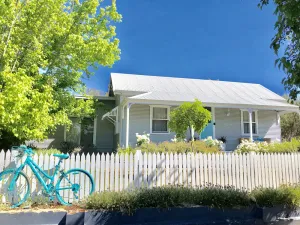 Image of Spacious, light, pet friendly holiday home, complimentary continental breakfast