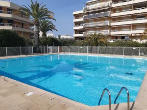 Image of Sunny 1-Bedroom Apartment with Pool, 300m from Shops - Fréjus
