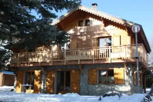 Image of Chalet in wood and stone, redone, 250 metres from the ski lifts.
