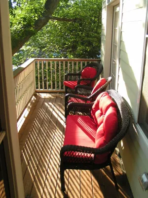 Image of Smittys TC \nVictorian Carriage House Meets Urban Loft \nGranite, Maple, Stainless