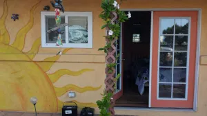 Image of Pet friendly. 1 mi to beach. Not a house share.