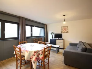 Image of Mont-Dore : Grand studio 36m² au pied des pistes, 4 pers, confort & local à skis - FR-1-415-155