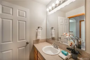 Image of Cheerful 5 bedroom home on a cul-de-sac with free parking and side yard