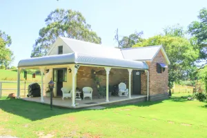 Image of Romantic luxury close to town, fine food dining and wineries. EV charger.