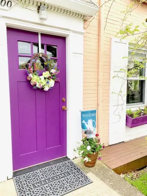 Image of Cozy and Comfortable w antique furnishings; 2 bedrooms, sitting area, full bath