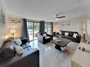 Image of Island Club #21