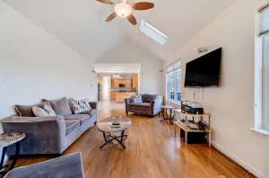 Image of 6 bedroom colonial house