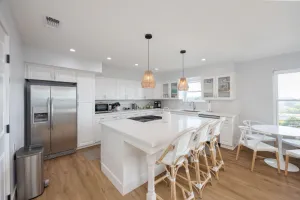 Image of Bright and airy beach vacation spot- perfect for families and ocean views