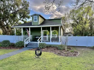 Image of Charming, historic cottage walking distance to downtown High Springs
