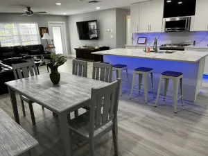 Image of Newly Remodeled 3\/3 House w\/ Nature View & Jacuzzi Tub