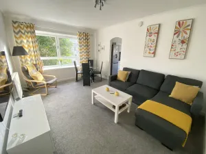Image of Lovely Modern 1 bedroom apartment - Sleeps up to 4 guests