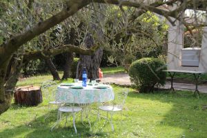 Image of Charming apartment 2 to 6 people with garden in the heart of Fontvieille Alpill