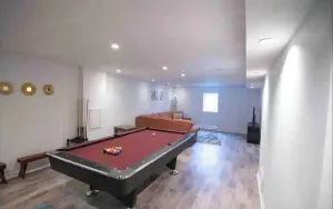 Image of •Vibrant 4 bedroom house 2 king beds in Ankeny•