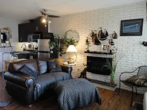 Image of One Bed, With Kitchenette, Bathroom.