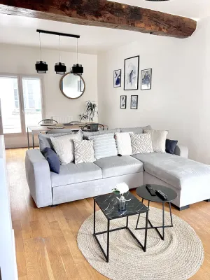 Image of \"Le rabelais\" Large duplex, 500 m from the chateau in a quiet location. free parking nearby.