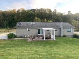 Image of Relaxing Country Home in Ohio! Newly Furnished! Family Friendly!